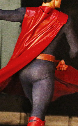 tylerposeysbf:tyler thicc hoechlin on the set of supergirl