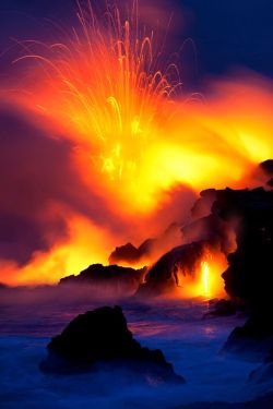 staceythinx:Spectacular images of lava by Bruce Omori
