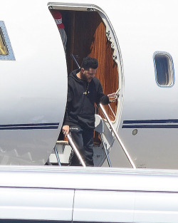 abl-tesfaye:  The Weeknd landing in Sydney with his glass in