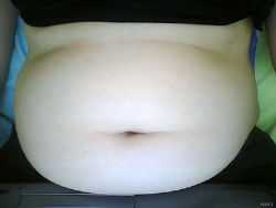 morefatbelly:  My belly looks like a pudding while the move!