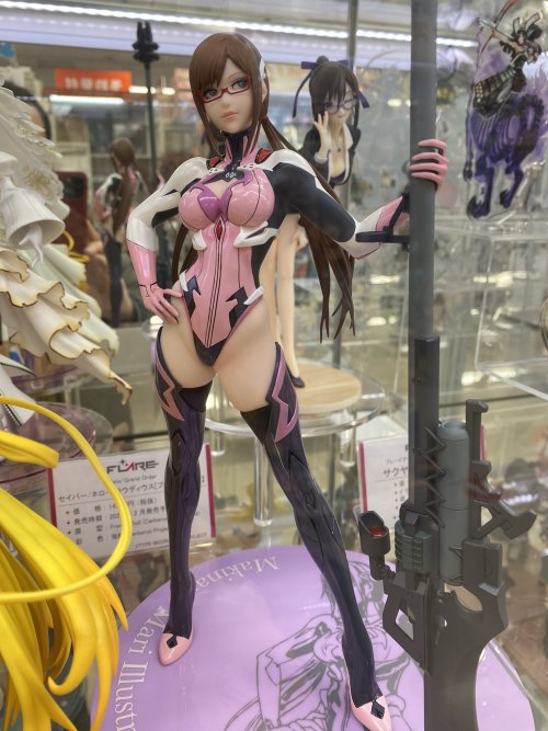 gae-bolg-alternative-dot-exe:  秋葉原のラジオ会館で見た真希波・マリ・イラストリアスさんのフィギュア！めっちゃ好き！！これは欲しくなるね！！！ 