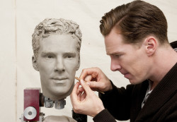 fyantagonist:  Benedict Cumberbatch helps Madame Tussauds artists