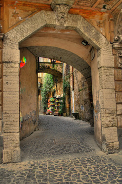 mostlyitaly:  Sreets of Orvieto (Umbria, Italy) by squalo79 on