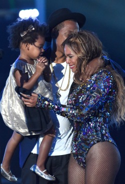 girlsluvbeyonce:  Blue Ivy, Jay Z and Beyoncé at the 2014 MTV