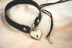 pastel-cutie:  Bound Heart Collar ♥ You can use the code “pastelcutie10”