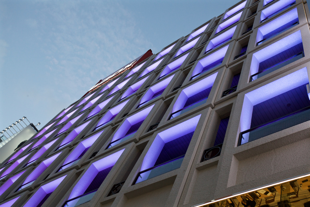 <p>Violet windows in Ginza</p>