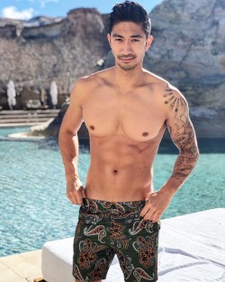 ronniewoo:There’s a rock in the pool. (at Amangiri)https://www.instagram.com/p/BuCjh1hnlxk/?utm_source=ig_tumblr_share&igshid=dpt1tgqxbbeu