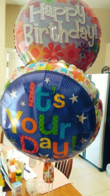 mom got me balloons and a really cute card !!!! ;o;