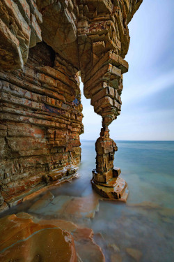 rediscoveringearth:  Table Leg Rock, Dalian, ChinaMore of our