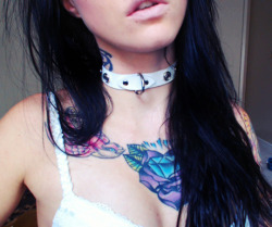 eveemfc:  all collared up and ready for cam! Happy caturday!