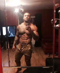 celebrixxxtiez:  David Mcintosh  See more naked celebrities at http://celebrixxxtiezz.xyz    http://imrockhard4u.tumblr.com