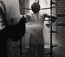 boundhung:  Evan Peters in American Horror Story Asylum. Lots