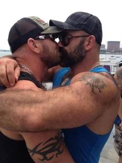 bjornskinn:   jdub49265:  Kiss alert! Kiss alert! Kiss alert!