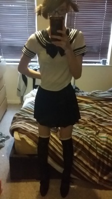 jammy-cat:  im back, kinda XD i got a new Japanese school girl