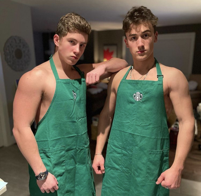 realmen4worship: took your girl’s order at Starbucksthen