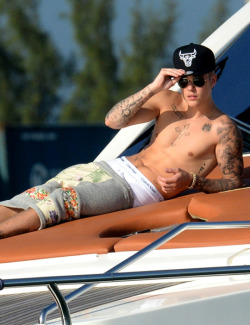 sagginboys:  boyshopblues: Justin Bieber Sagginboys