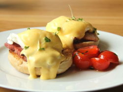 theshyxibitionista:  cravingsatmidnight: Eggs Benedict is an