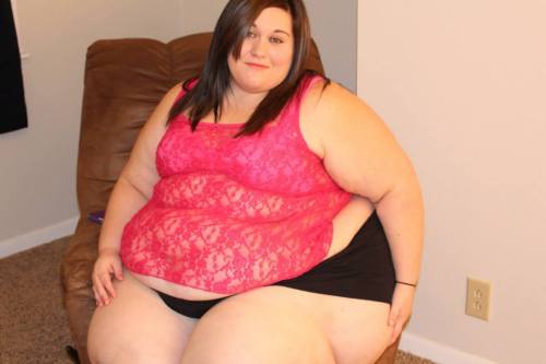 amobbw-ssbbw:  Varias fotos de esta hermosa SSBBW