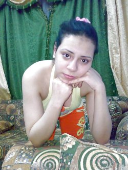 fuckingsexyindians:  Chubby Indian housewife photographed naked.