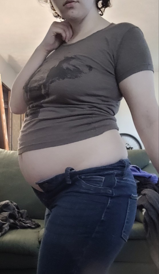 lookathatbelly:Hmm I swear these jeans weren’t so tight