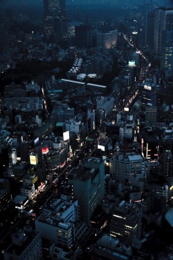 britishteancrumpets:   Tokyo streets under the rain 