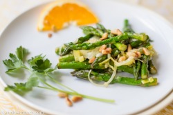 veganrecipecollection:  (via Sauteed asparagus and leeks with