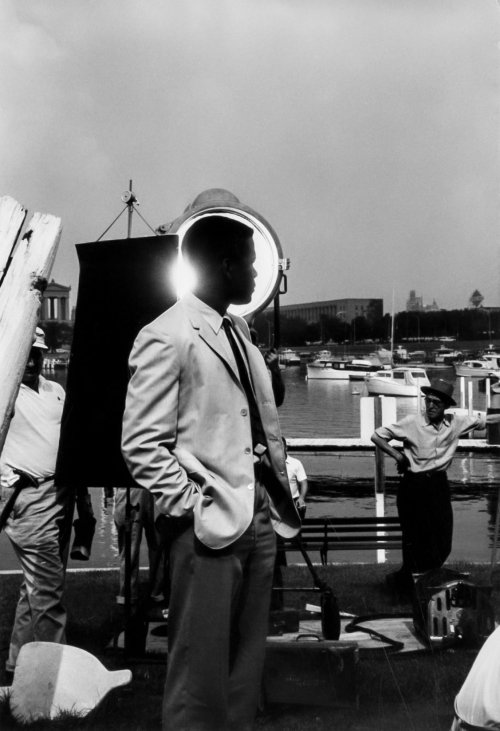 loethlifeyoulivelietelifouloe:Sidney Poitier photographed by