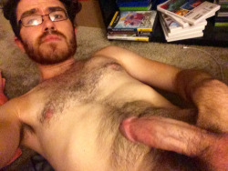 guyswithiphones-nude:  chalkycandy:  I’m on the floor naked