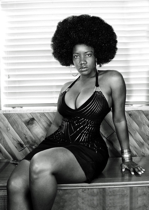 bigclitblackwomen:  Shapely  Throwback