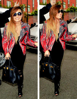 maravilhanaervilha:  Demi Lovato out and about in London, England