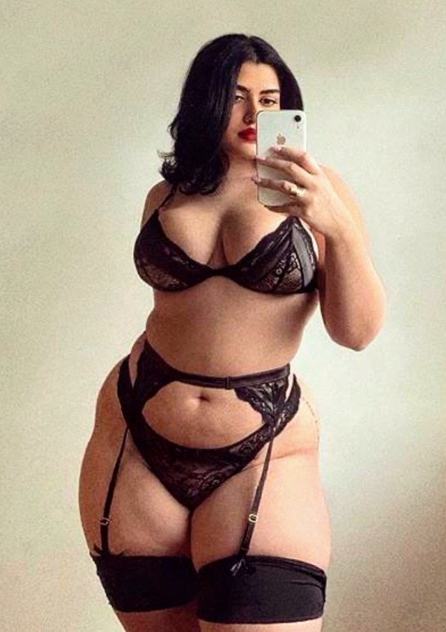 crazycurve:Hot Curvy girl…