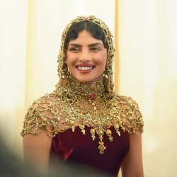 comehomecharlie: Details @Priyanka Chopra 2018 Met Gala