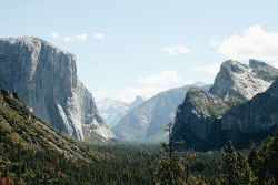 asuperiorlife:  Tunnel View of Yosemite.     “Yosemite Valley,