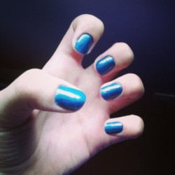 Ficou um cocô, but vai assim mesmo #my #nails #paint #blue 
