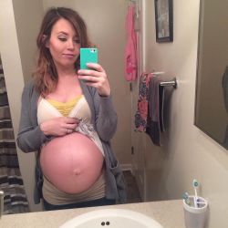 maternityfashionlooks:  ’ “39 weeks pregnant and counting.