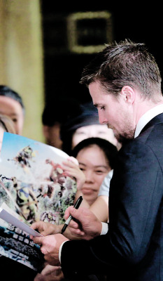 amell-daily:    Stephen Amell at the premiere/press conference