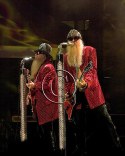 goodoleboyslikeme:  chillypepperhothothot:  	ZZ-Top by Andre