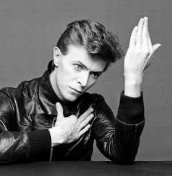 asylum-art:  The Outtakes of David Bowieâ€™s Iconic â€œHeroesâ€