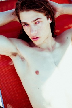 extra0rd1nary-belleza:  Daniel Hivner by Lucas Passmore  http://extra0rd1nary-belleza.tumblr.com/