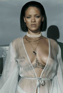 nudecelebsblog:  Rihanna Topless