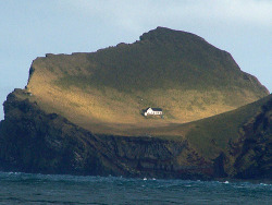 h-o-r-n-g-r-y:   I found this house randomly on Google earth