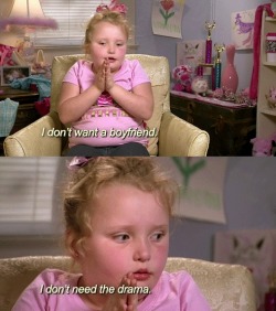 champagne-paradise:  She’s so cute lol 