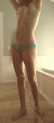 xoxox-shhh:  an artsy-type photo from this morning…you like