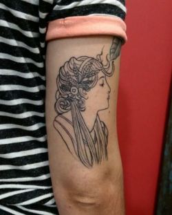 legiontattoo:  Interpretação de obra do Mucha feita na @brunacasetta