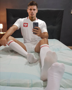 iluvsox: vlord76:  Another Julian Weigl sock pic I did for a