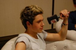 appleniall-blog:    Niall at the NRJ interview with Cauet   