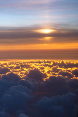 3leapfrogs:  whatzyourfantazy:   35000 ft over the Atlantic,