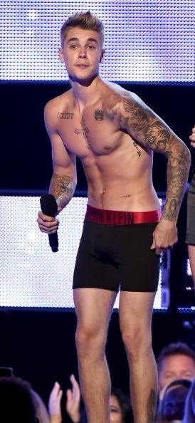 waistbandboy: Justin Bieber strips down to his black Calvin Klein boxerbriefs on Sept 9th 2014 at Fashion Rocks show!! I flippin’ LOVE it!! must have been hard on him to hear all those ‘boo’s’ 