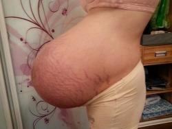 belliesout4u:  “Daddy got me so pregnant, I have to waddle