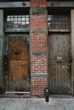 jdiamondarnold:  grayskymorning:  Nicole Franzen  My Haunt…West